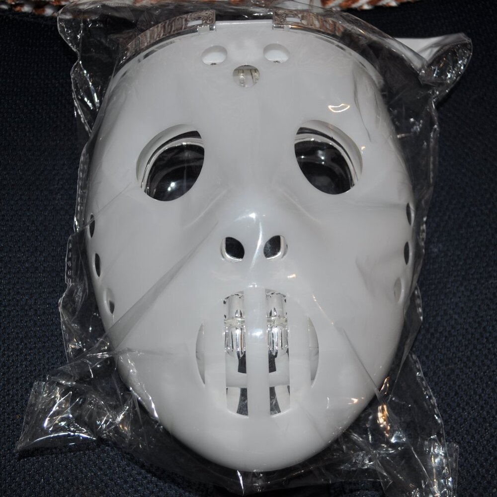 Scream Silver Skull Mask with White Top/Cover Has LED Lights On the Skull